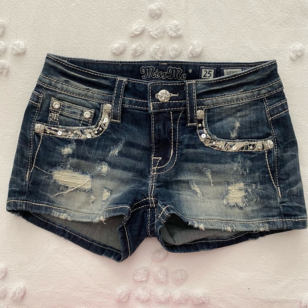 Miss Me Signature Stretch Short Size 25